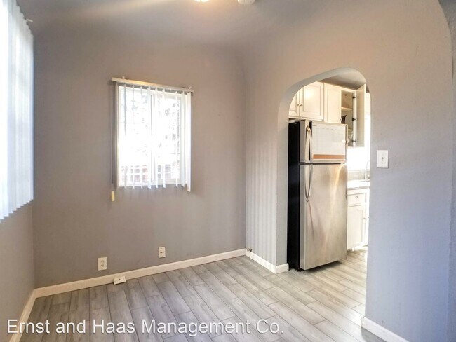 Building Photo - 3 br, 2 bath House - 301 S. Acacia Ave.