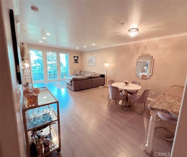 Building Photo - 2233 Martin