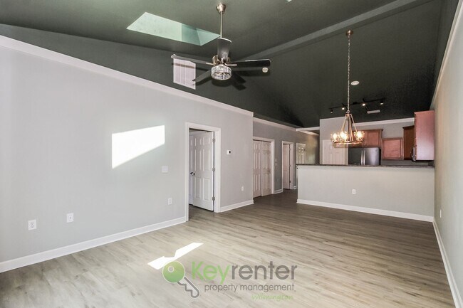 Foto del edificio - Gorgeous  Townhome - 2 Br/2 Bath, Pet-Friendly. Just  a short walk from UNCW in Wilmington!