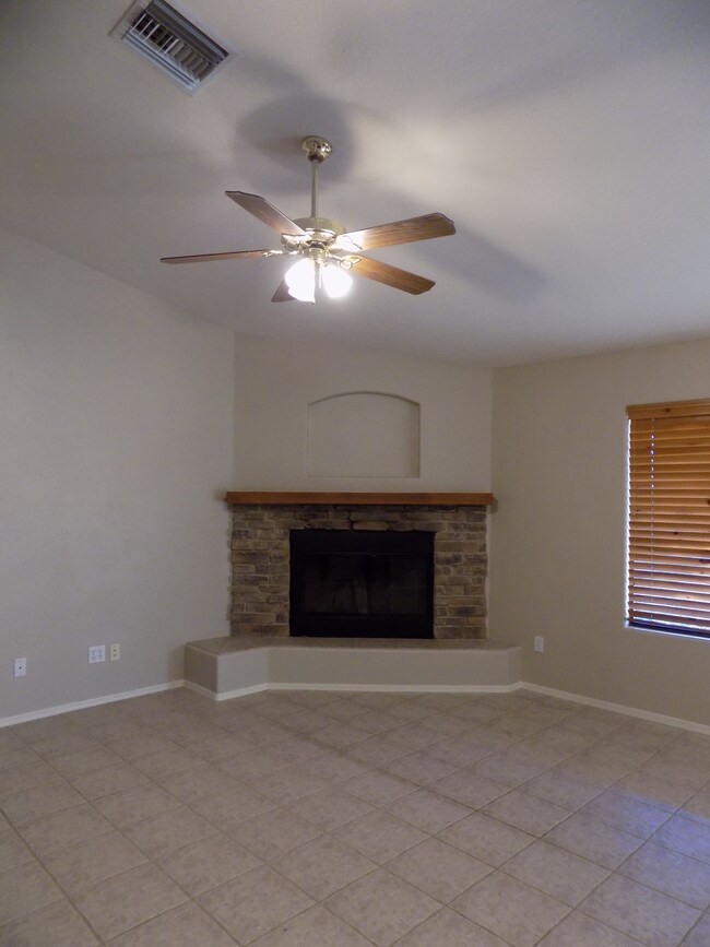 Building Photo - 2307 E Joy Ranch Rd