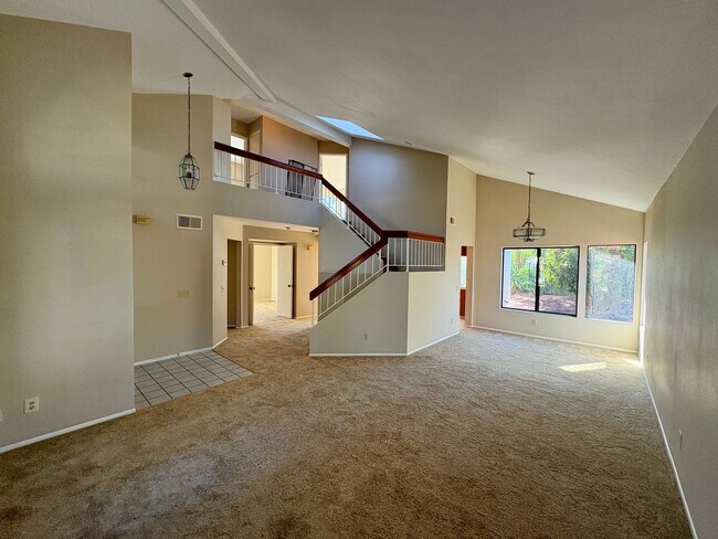 Foto del edificio - 4BR Large Oceanside Home Near Guajome Lake
