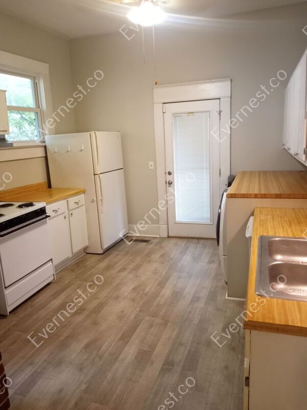 Building Photo - 1407 16th Ave S