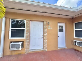 Building Photo - 140 SW 30th Ct