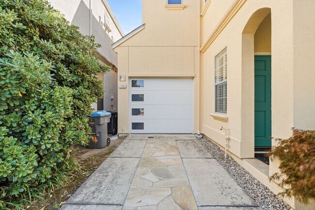 Building Photo - Stunning 3-Bedroom Home in a Prime Mountain View Location with Top-Rated Los Altos Schools!