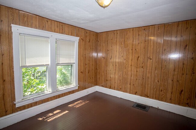 Building Photo - 1290 E 188th St