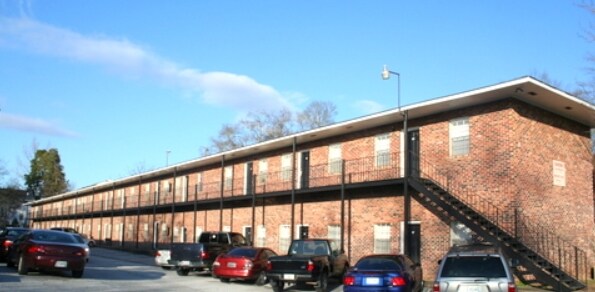 Primary Photo - Thunderbird Apartments