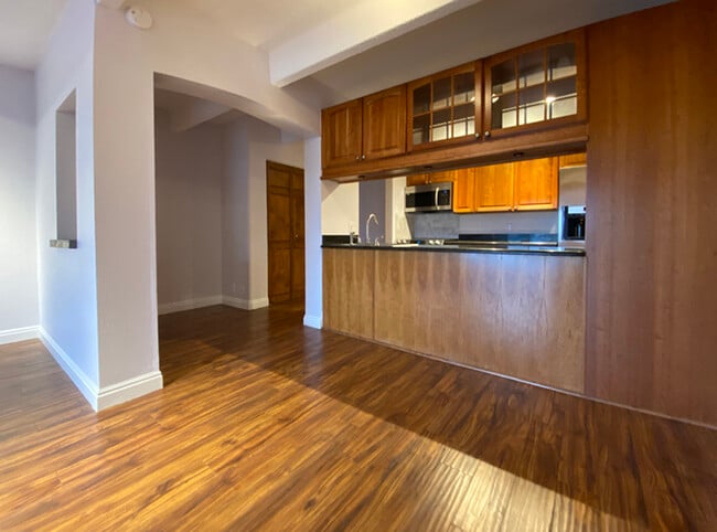 Building Photo - 777 N Washington St