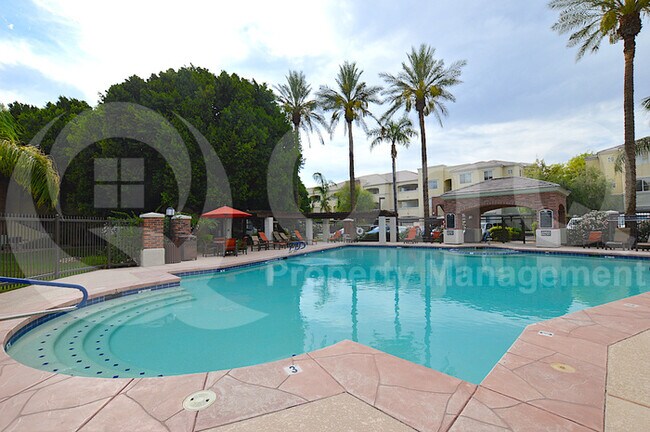 Building Photo - Move In Ready!  Gated community with pool!