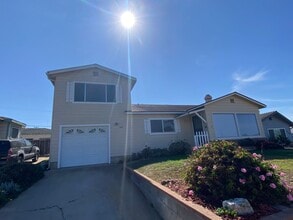 Building Photo - 944 Mesa St