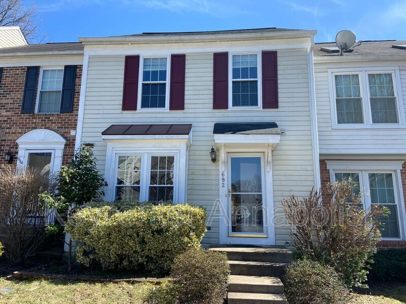 Primary Photo - 682 Lions Gate Ln