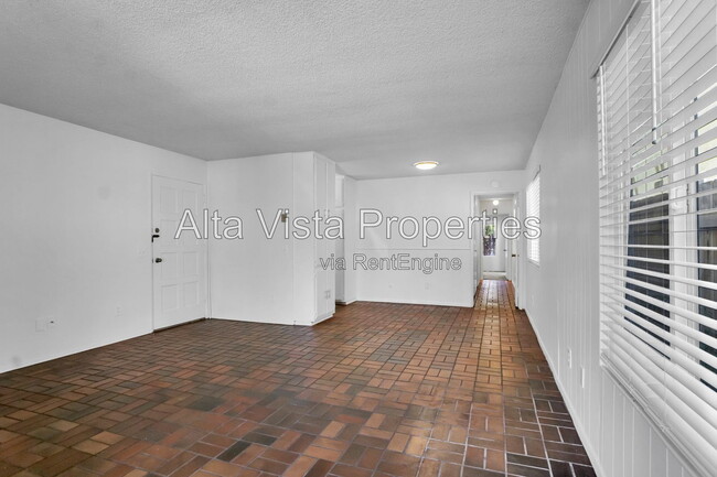 Building Photo - 325 Rosemont St