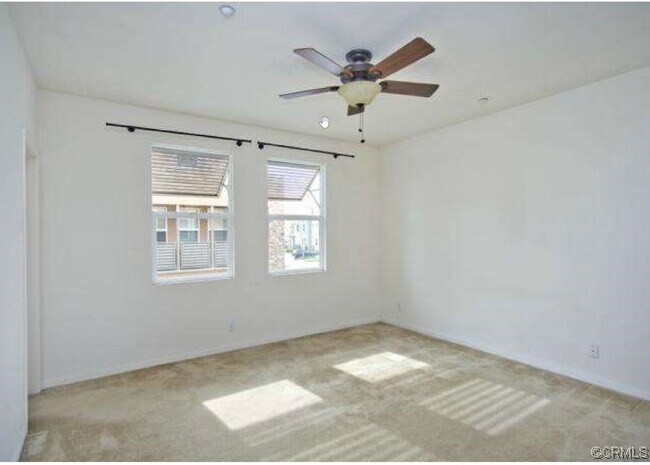 Building Photo - 6 Colonial Way