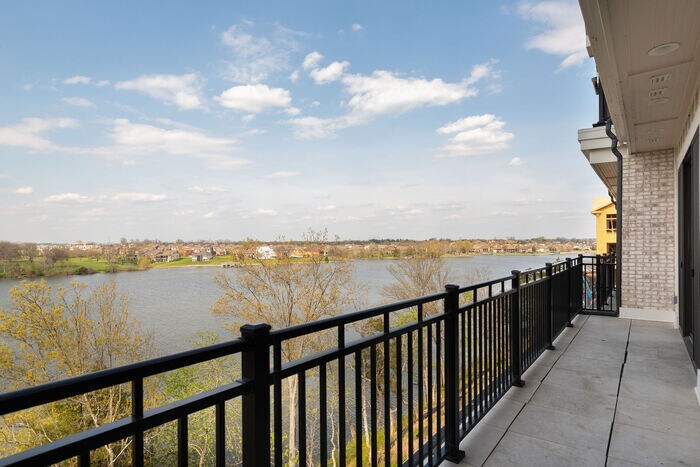 Primary Photo - Lakefront Condo Available!