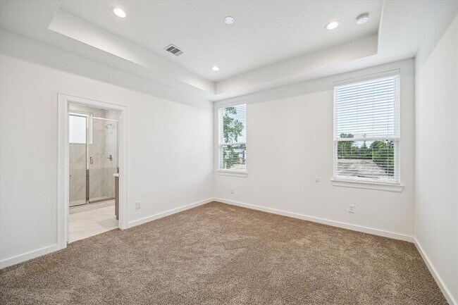 Foto del edificio - 1215 Highland Square Ln
