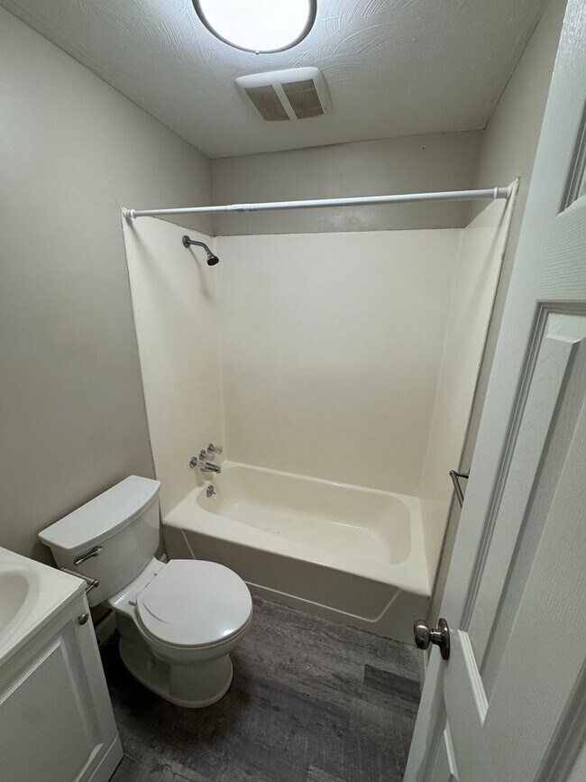 Foto del edificio - 101-103 Green Oaks Drive