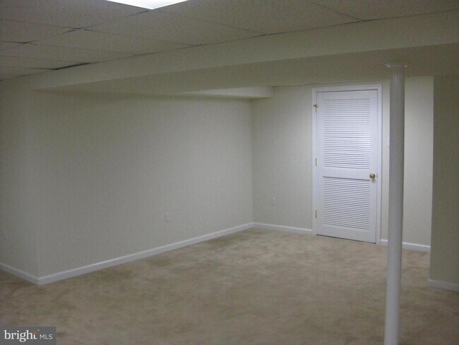 Building Photo - 149 Medinah Dr