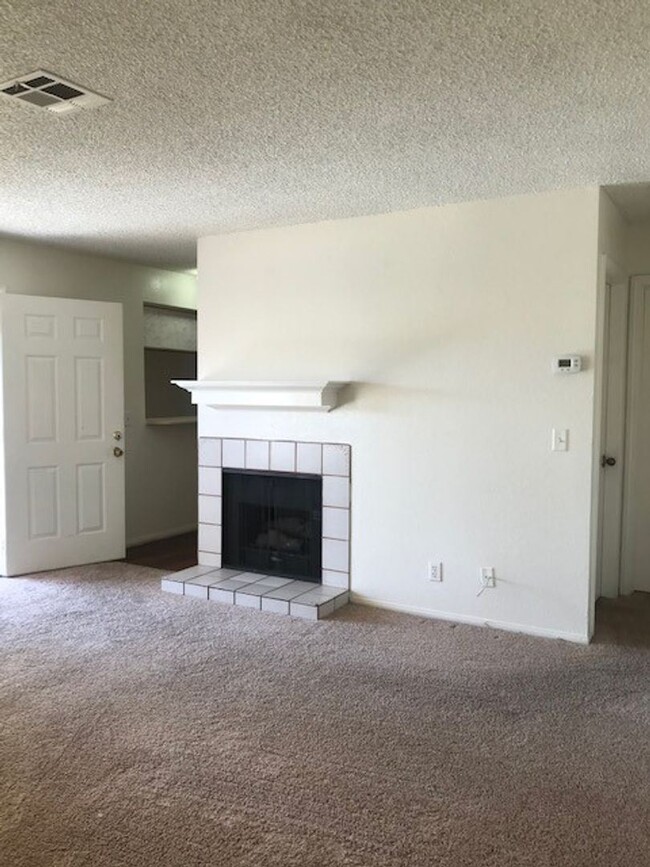 Building Photo - 2 br, 2 bath House - 221 N. LAMB BLVD #A