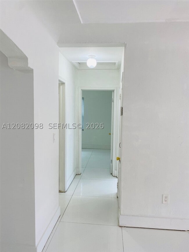 Building Photo - 3335 SW 26th St