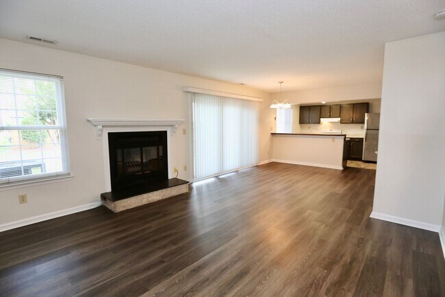 Foto del edificio - Updated & Ready 08-07-25! Charming Condo i...