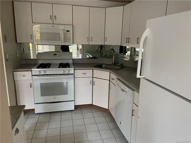 Building Photo - 38 Timberline Dr