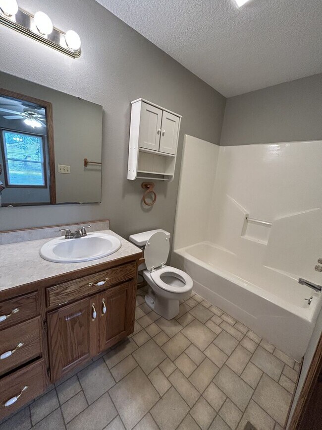 Building Photo - 512 Park Duplex A Park