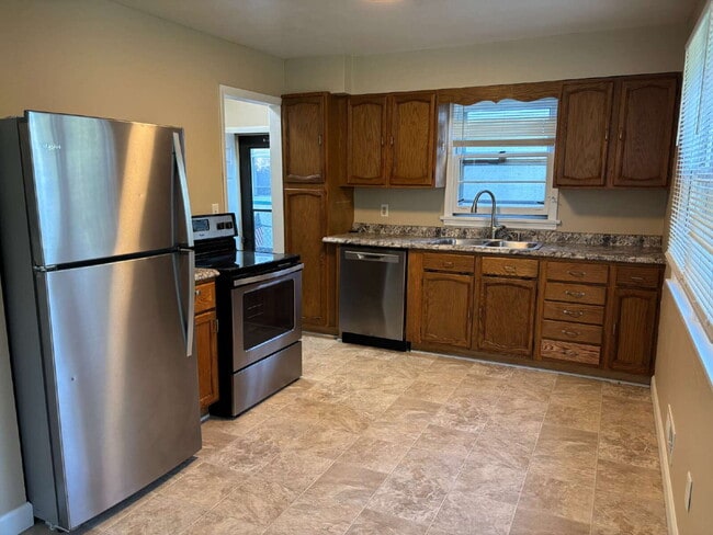 Building Photo - Charming 4-Bedroom Single Family Home on C...