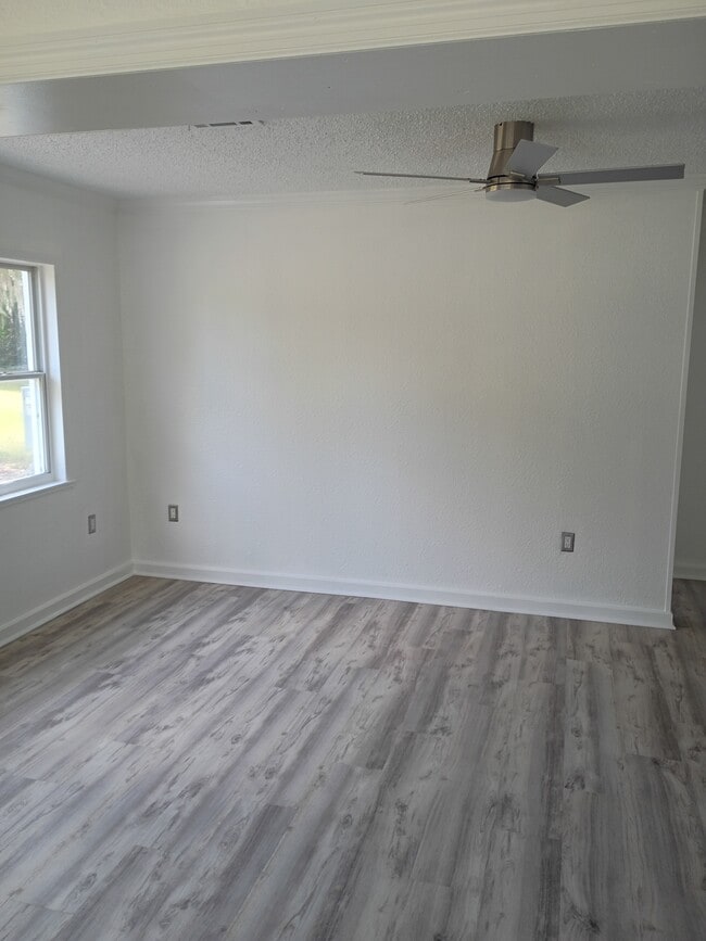 Building Photo - 2952 W Cypress Dr