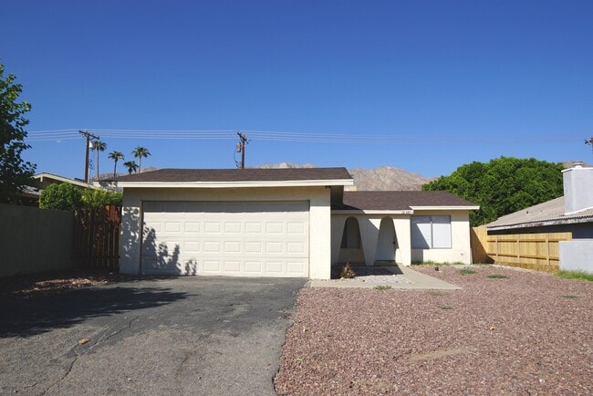 Foto del edificio - 52601 Avenida Navarro