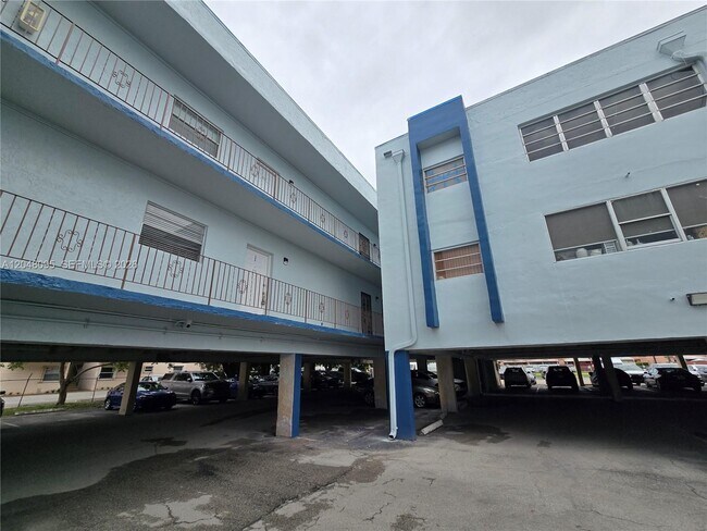 Building Photo - 1555 W 44th Pl