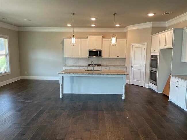 Building Photo - 3810 Sierra Lake Dr