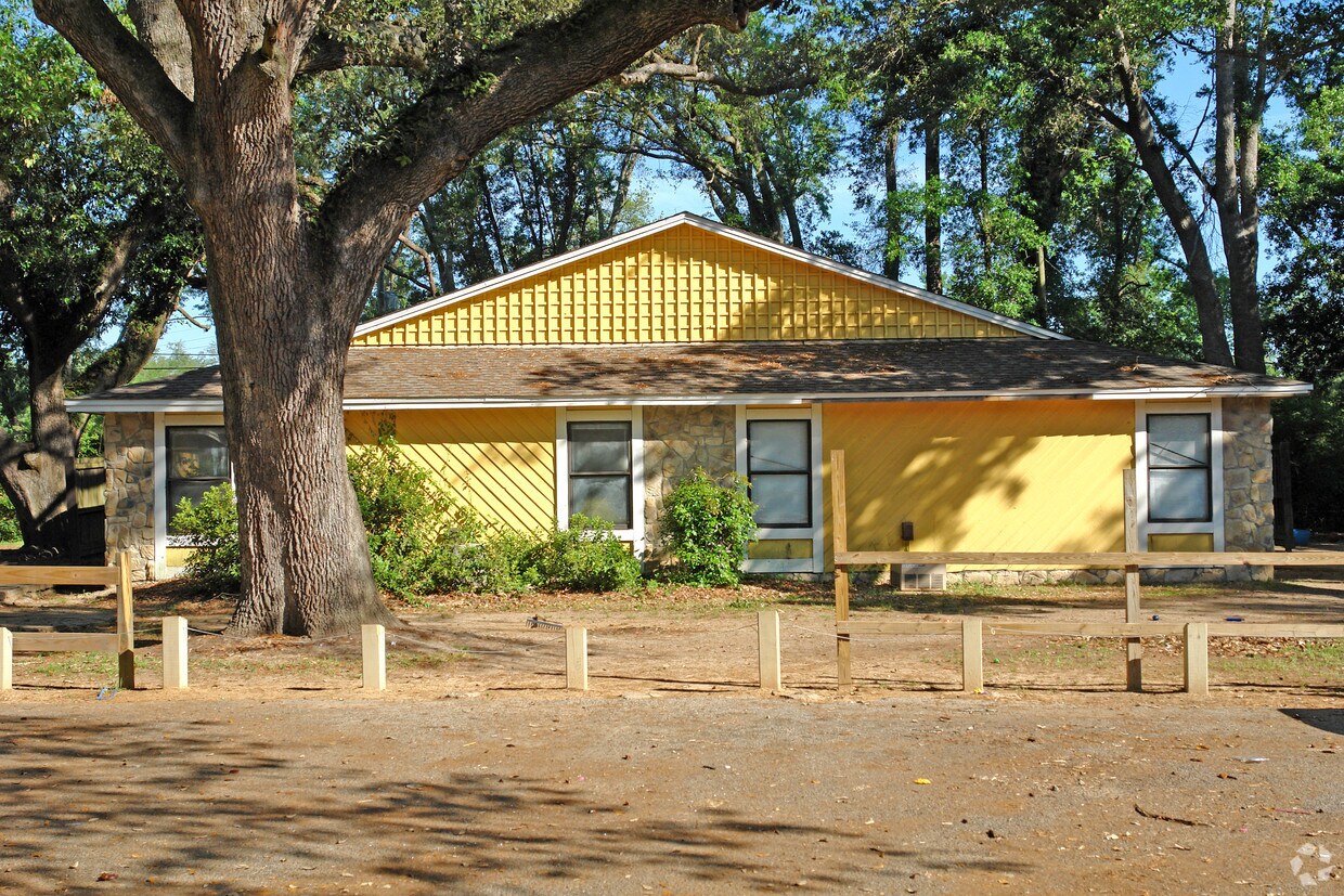 Foto del edificio - 50 Burgess Rd