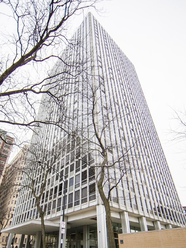 Primary Photo - 2400 N Lakeview Ave