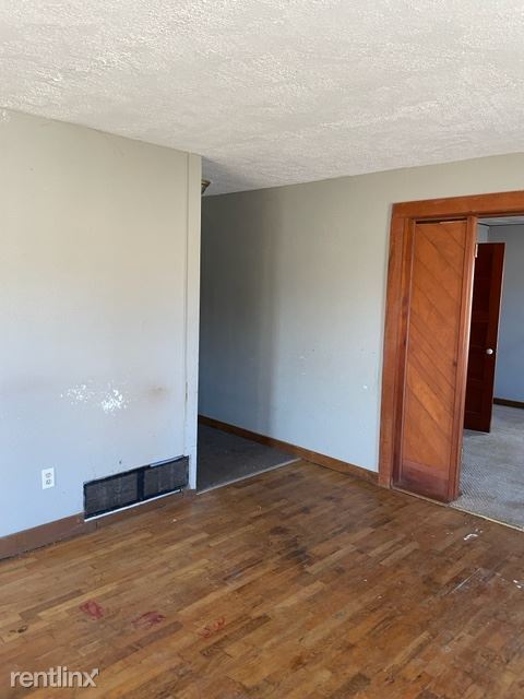 Building Photo - 2 br, 1 bath House - 103 South Main Street