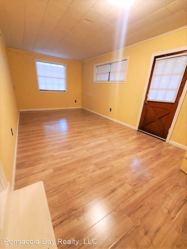 Building Photo - 3 br, 1 bath House - 603 E. Fairfield Dr