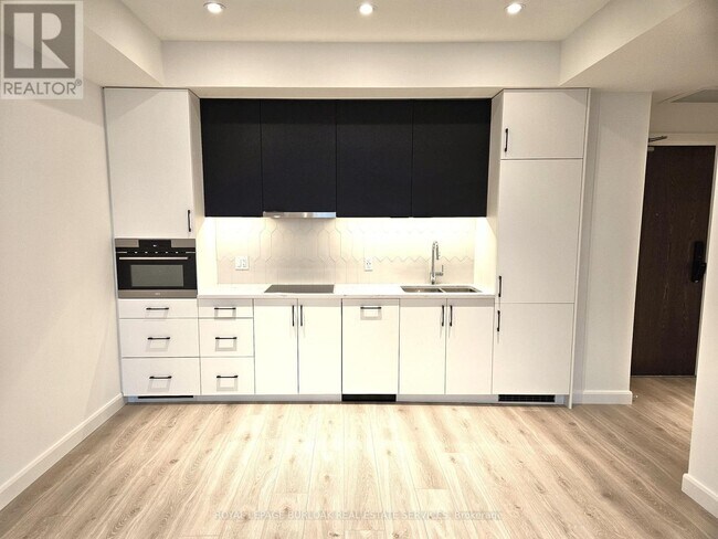 Building Photo - 741 King St W