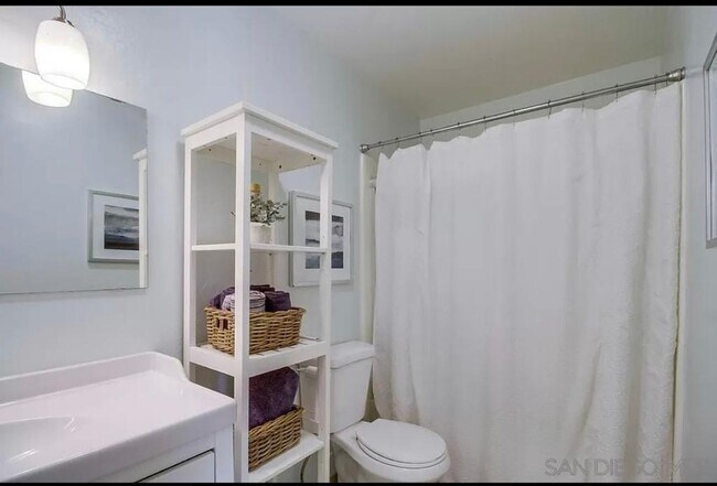 Building Photo - 431 Northlake Dr