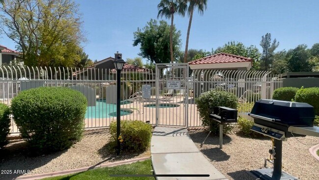 Foto del edificio - 2929 W Yorkshire Dr