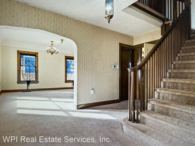 Building Photo - 4 br, 2.5 bath House - 7235 W Green Lake D...