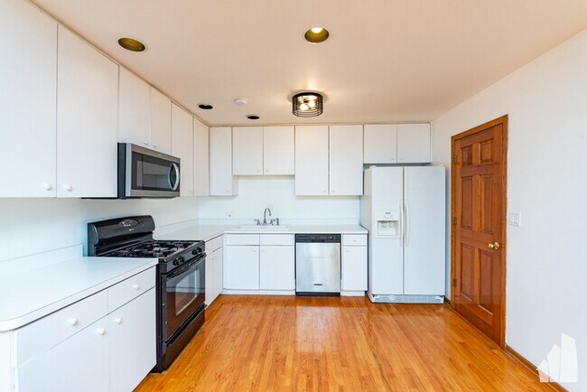 Building Photo - Spacious 2B 1.5B unit in Uptown with garag...
