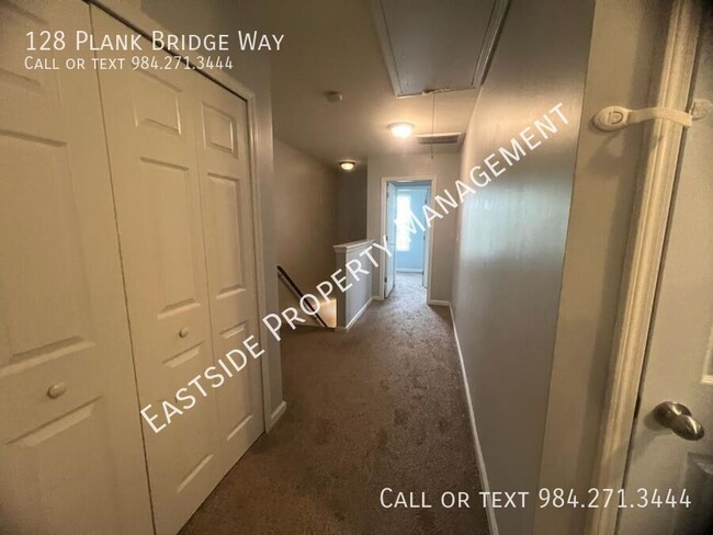 Building Photo - Fantastic townhouse at an excellent and co...