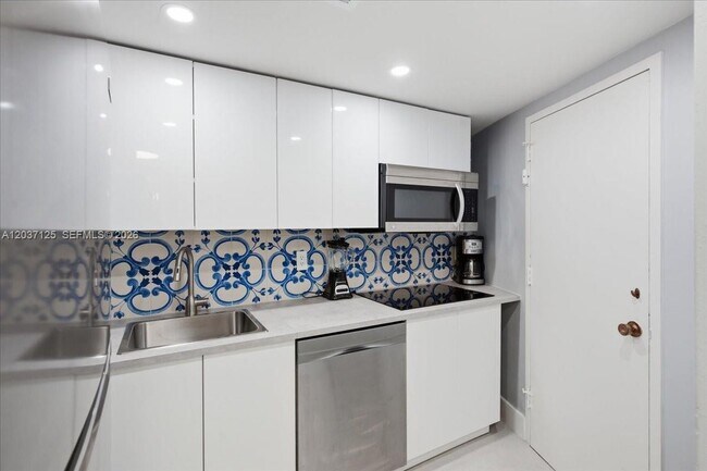 Foto del edificio - 2899 Collins Ave