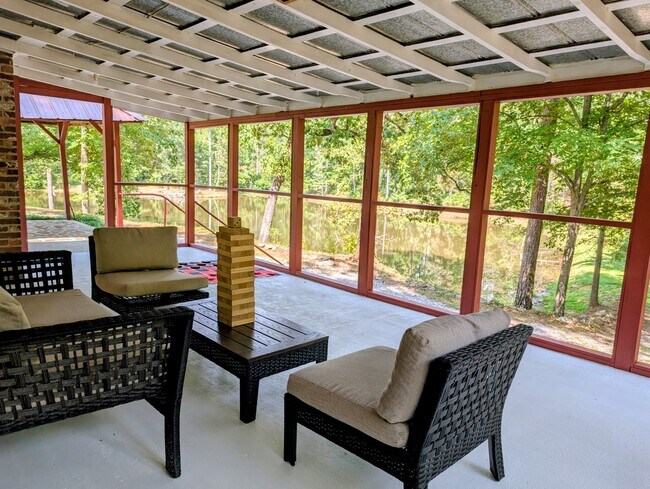 Foto del edificio - 1684 Rockford Creek Rd