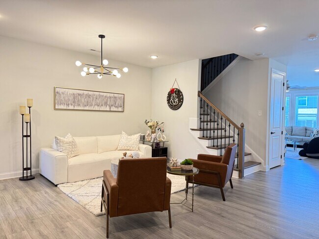 Foto del edificio - 4 Bedroom Luxury Townhome in Apex