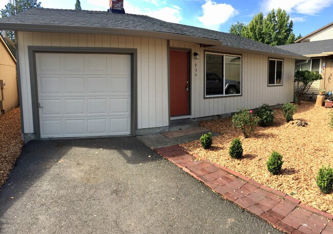 Foto del edificio - Newly Remodeled 3 Bedroom Ranch Style Home