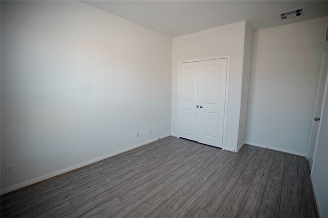 Building Photo - 559 Long Beach Bay Dr