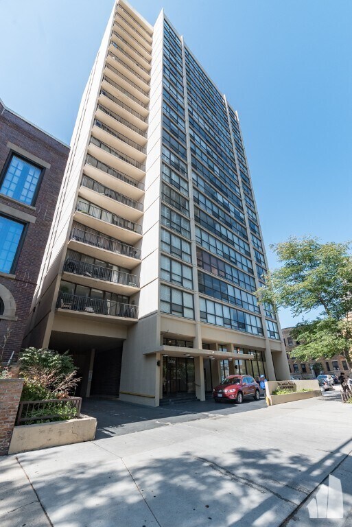 Building Photo - Beautiful 1 Bedroom Condo with Private Bal...