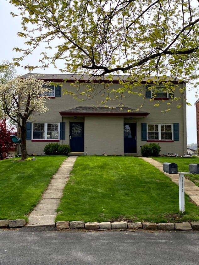 Townhouse in Quiet, Residential Neighborhood - 20 Theodore Dr