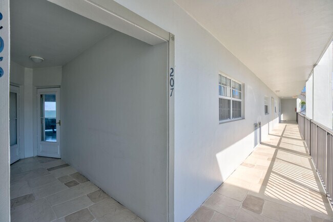 Foto del edificio - 400 Wilma Cir
