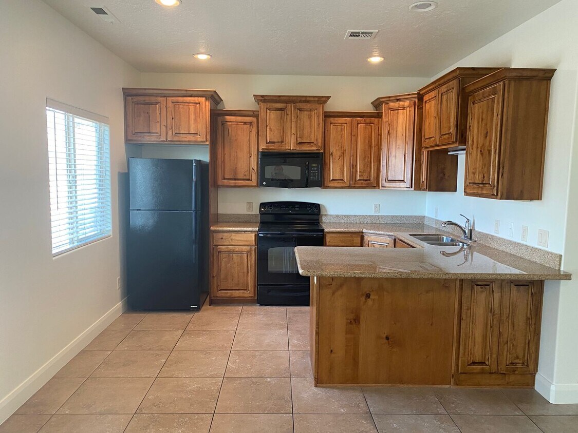 Primary Photo - MILLCREEK SPRINGS TOWNHOME