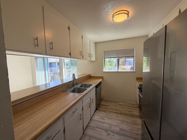 Building Photo - 3075 Berrum Pl